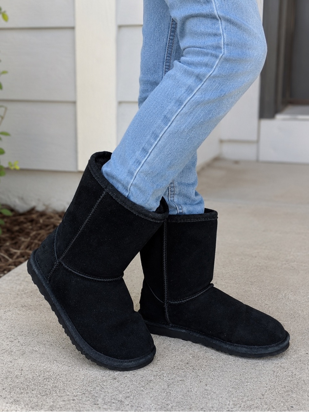 Bearpaw Youth Elle Black Suede Faux Fur Winter Boots Size 4